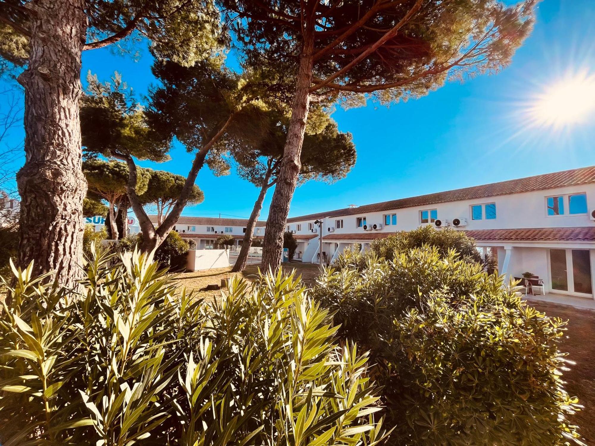 Artemia Aigues-Mortes - Hotel Avec Piscine Exterior photo