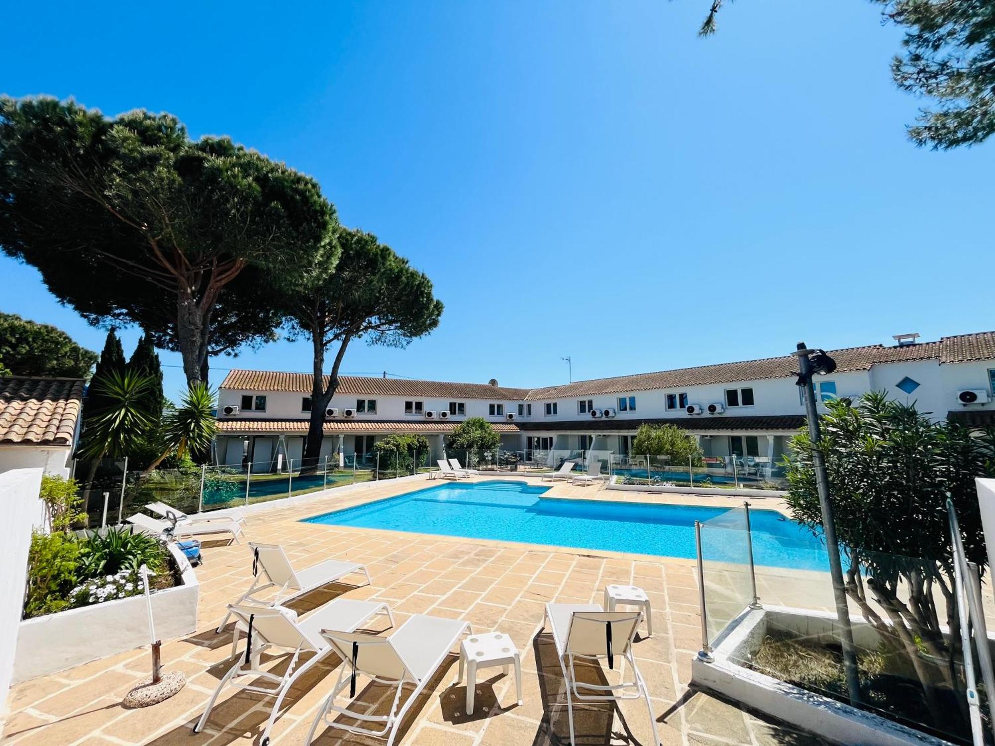 Artemia Aigues-Mortes - Hotel Avec Piscine Exterior photo
