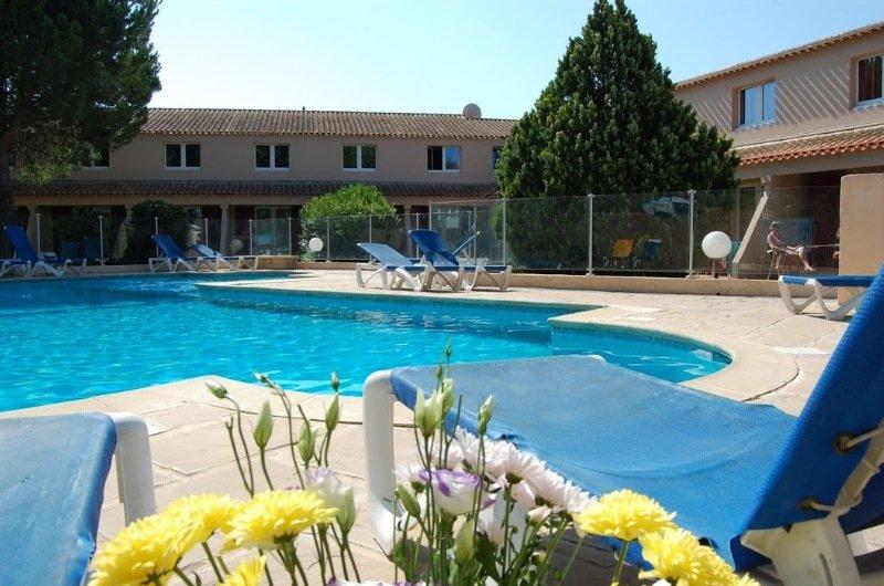 Artemia Aigues-Mortes - Hotel Avec Piscine Exterior photo